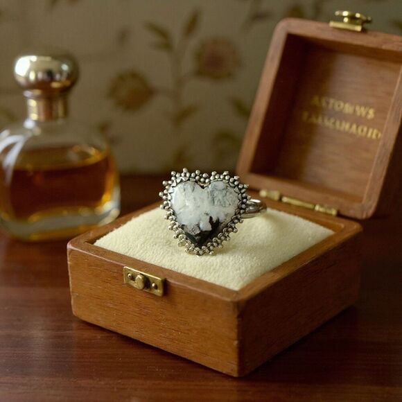 White Buffalo Turquoise Heart Gemstone Statement Ring Southwestern Stone Band 6 - Picture 2 of 7